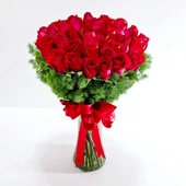 Arreglo floral de 40 rosas rojas ideal para cualquier ocasión especial. El envio de flores a domicilio en la CDMX