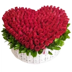 Hermosa canasta de mimbre de rosas rojas excelente detalle para conquistar a quien tu quieras